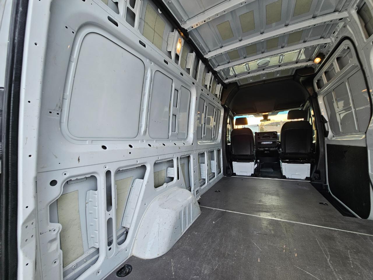 Mercedes-Benz Sprinter Cargo Van 2500 Standard Roof I4 Diesel 144" RWD 2023