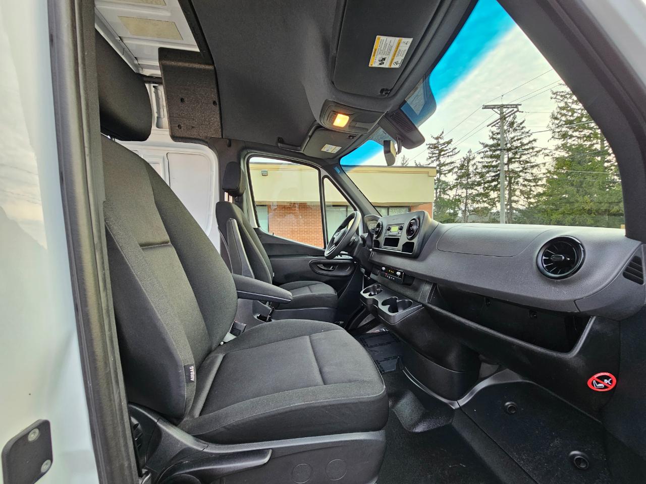 Mercedes-Benz Sprinter Cargo Van 2500 Standard Roof I4 Diesel 144" RWD 2023