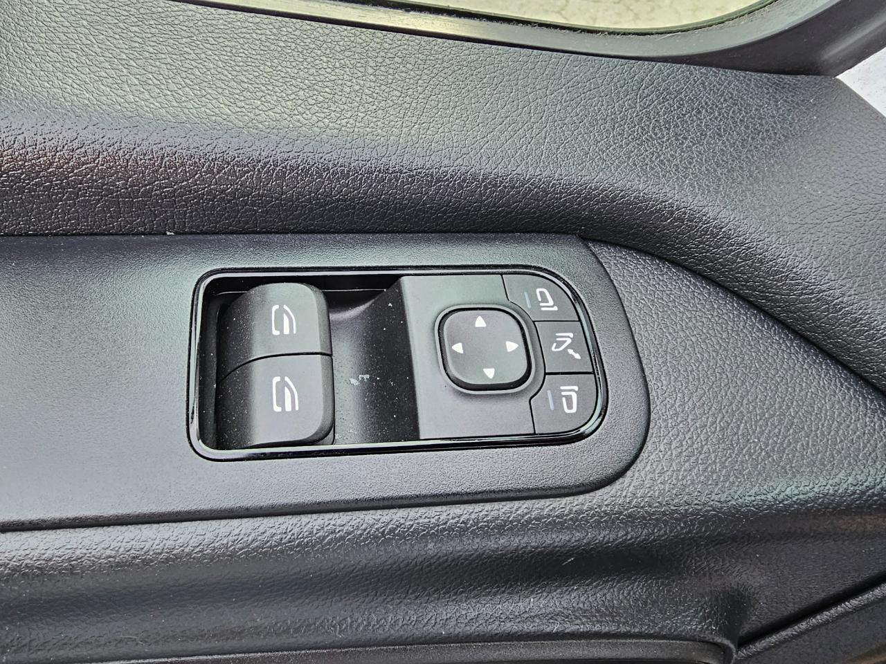 Mercedes-Benz Sprinter Cargo Van 2500 Standard Roof I4 Diesel 144" RWD 2023