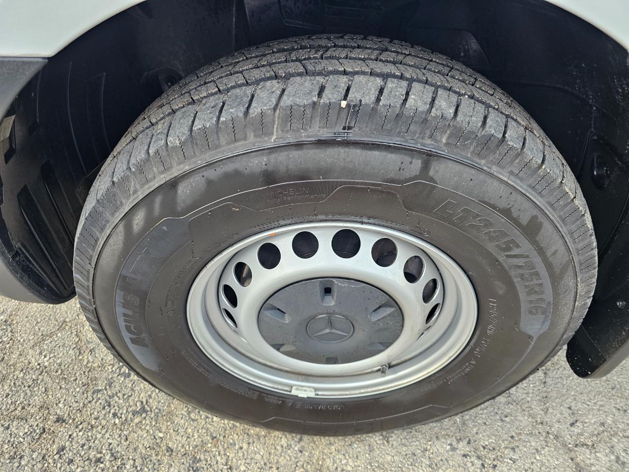 Mercedes-Benz Sprinter Cargo Van 2500 Standard Roof I4 Diesel 144" RWD 2023