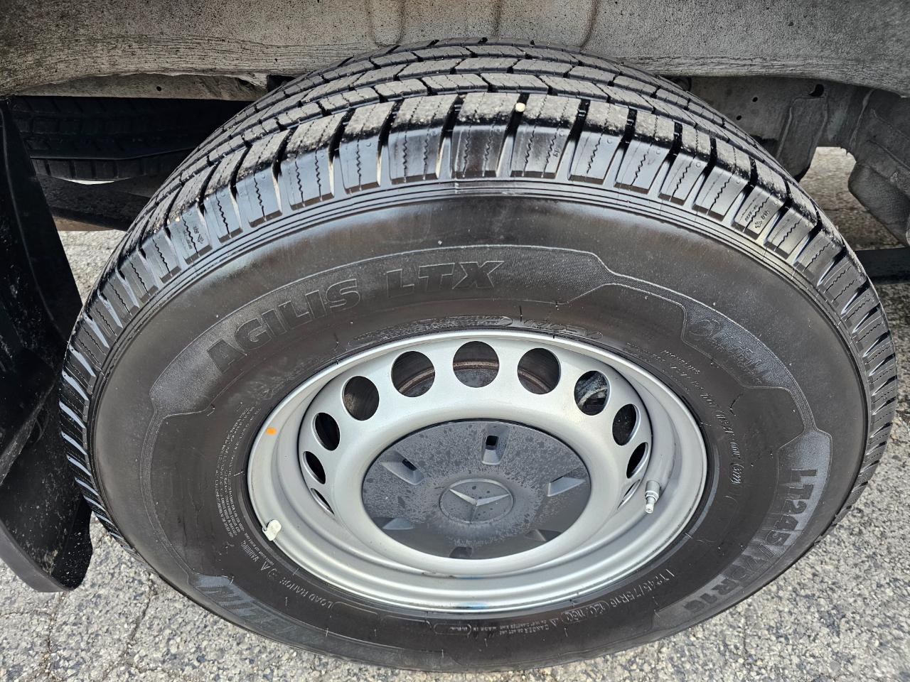 Mercedes-Benz Sprinter Cargo Van 2500 Standard Roof I4 Diesel 144" RWD 2023