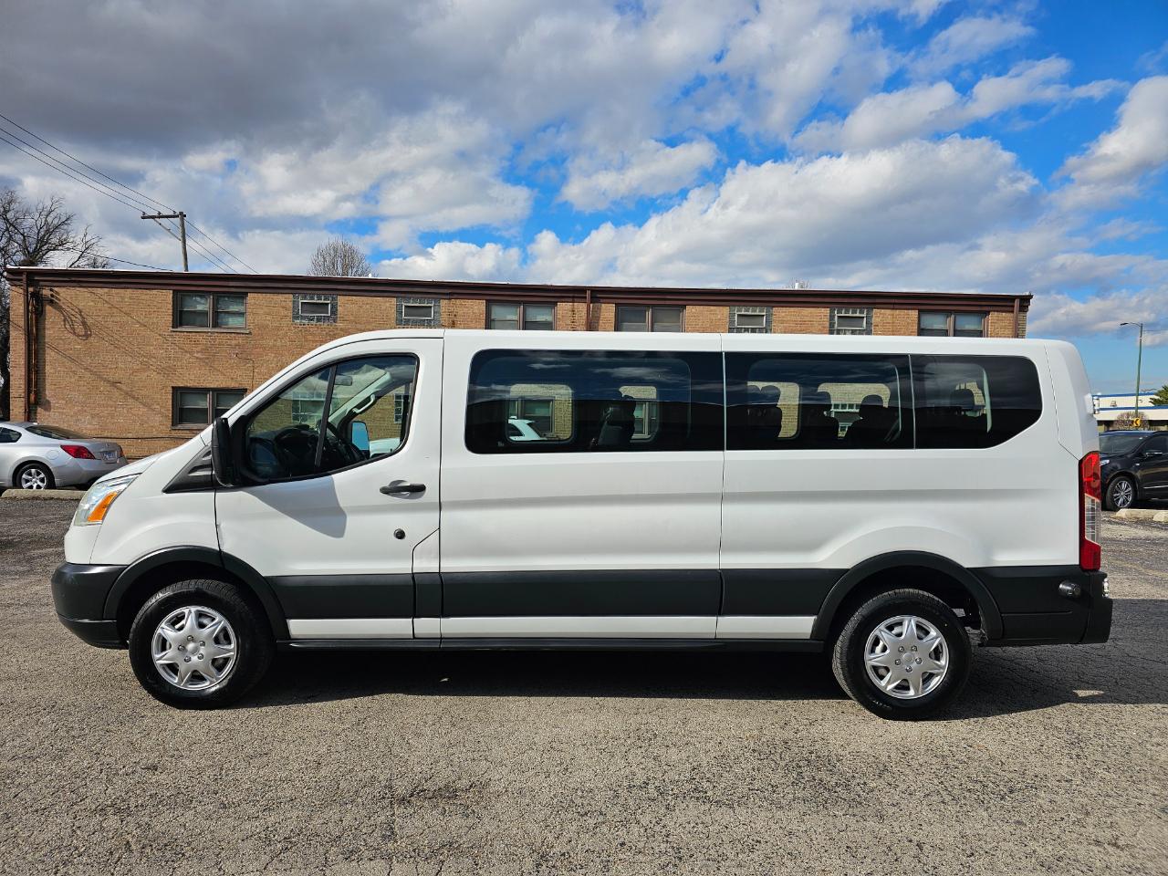 Ford Transit Wagon T-350 148" Low Roof XLT Swing-Out RH Dr 2016