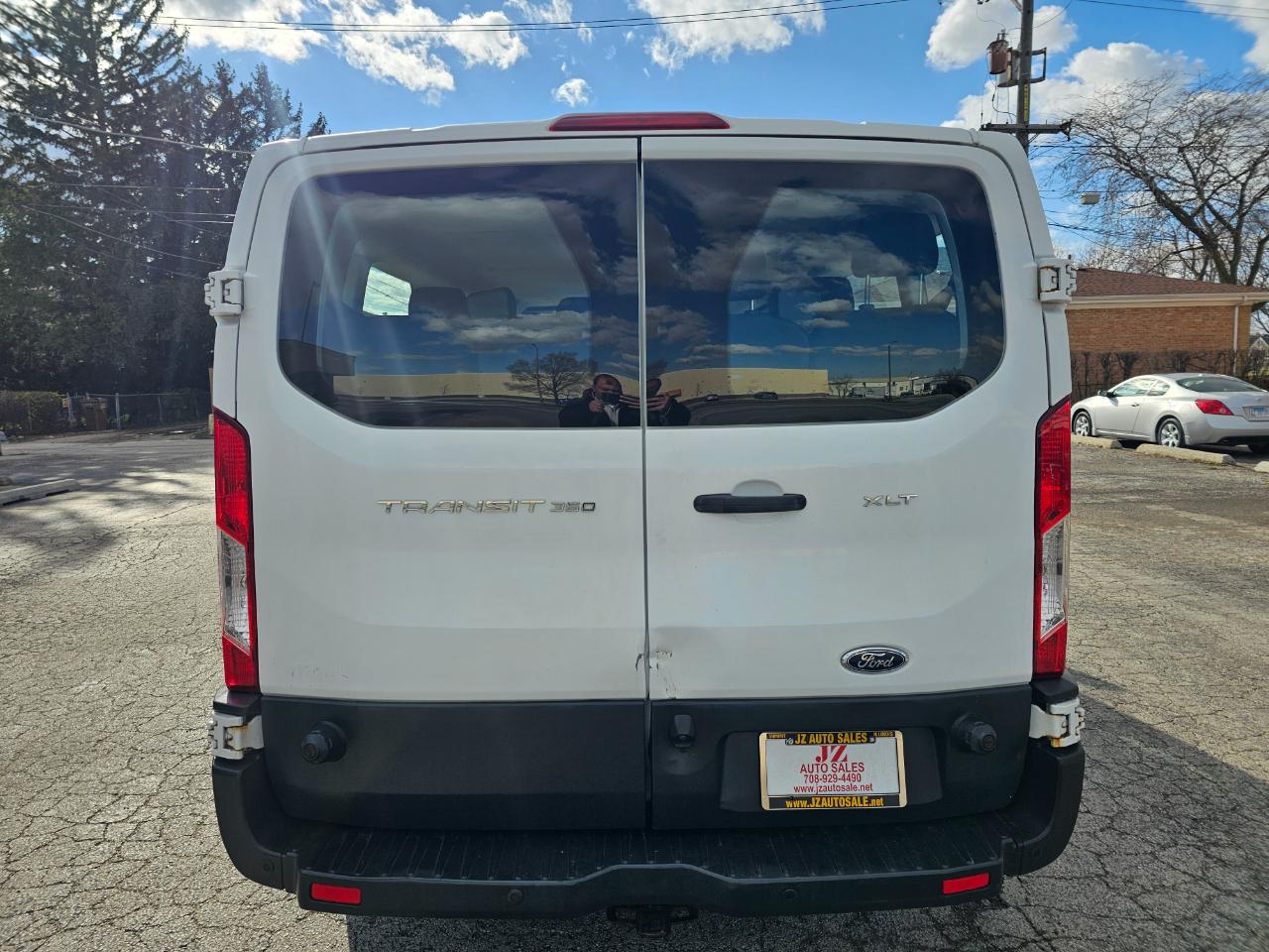 Ford Transit Wagon T-350 148" Low Roof XLT Swing-Out RH Dr 2016