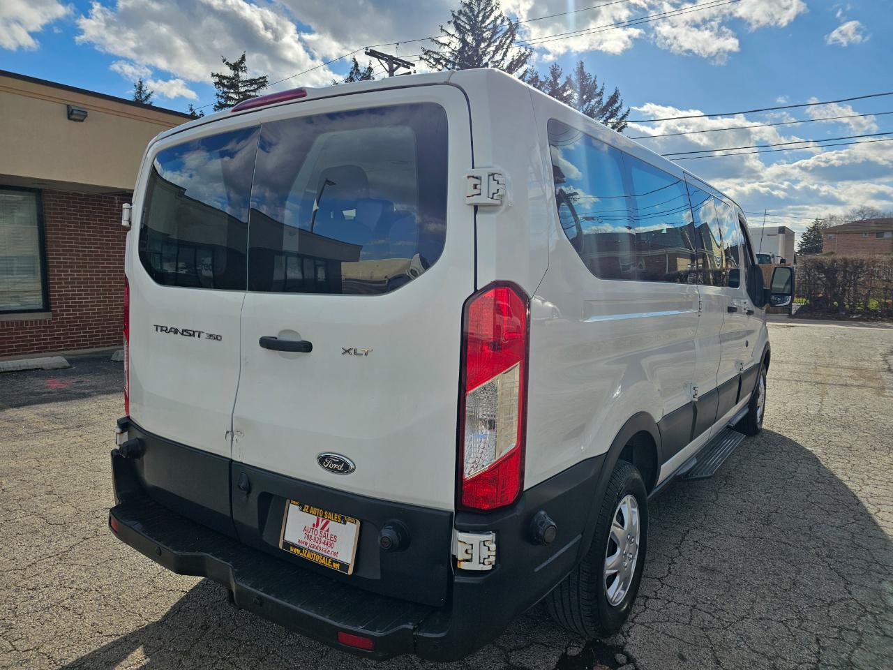 Ford Transit Wagon T-350 148" Low Roof XLT Swing-Out RH Dr 2016