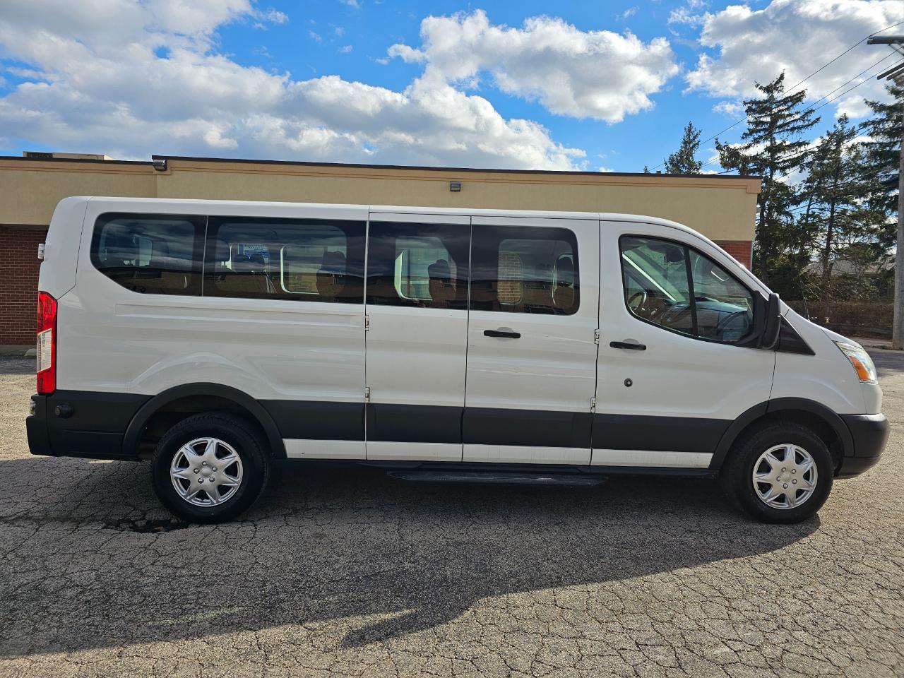 Ford Transit Wagon T-350 148" Low Roof XLT Swing-Out RH Dr 2016