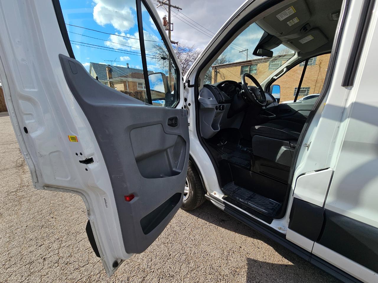 Ford Transit Wagon T-350 148" Low Roof XLT Swing-Out RH Dr 2016