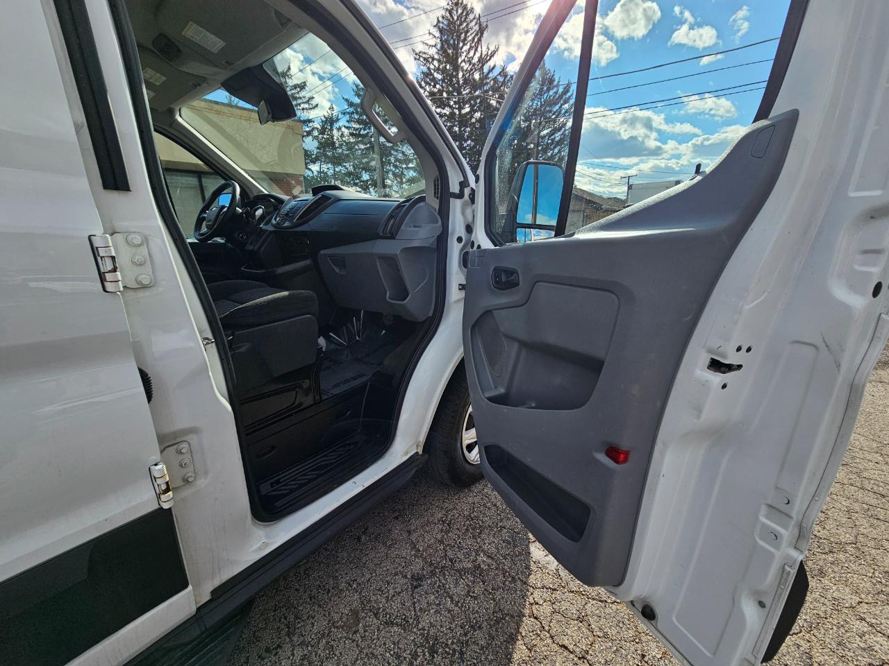 Ford Transit Wagon T-350 148" Low Roof XLT Swing-Out RH Dr 2016