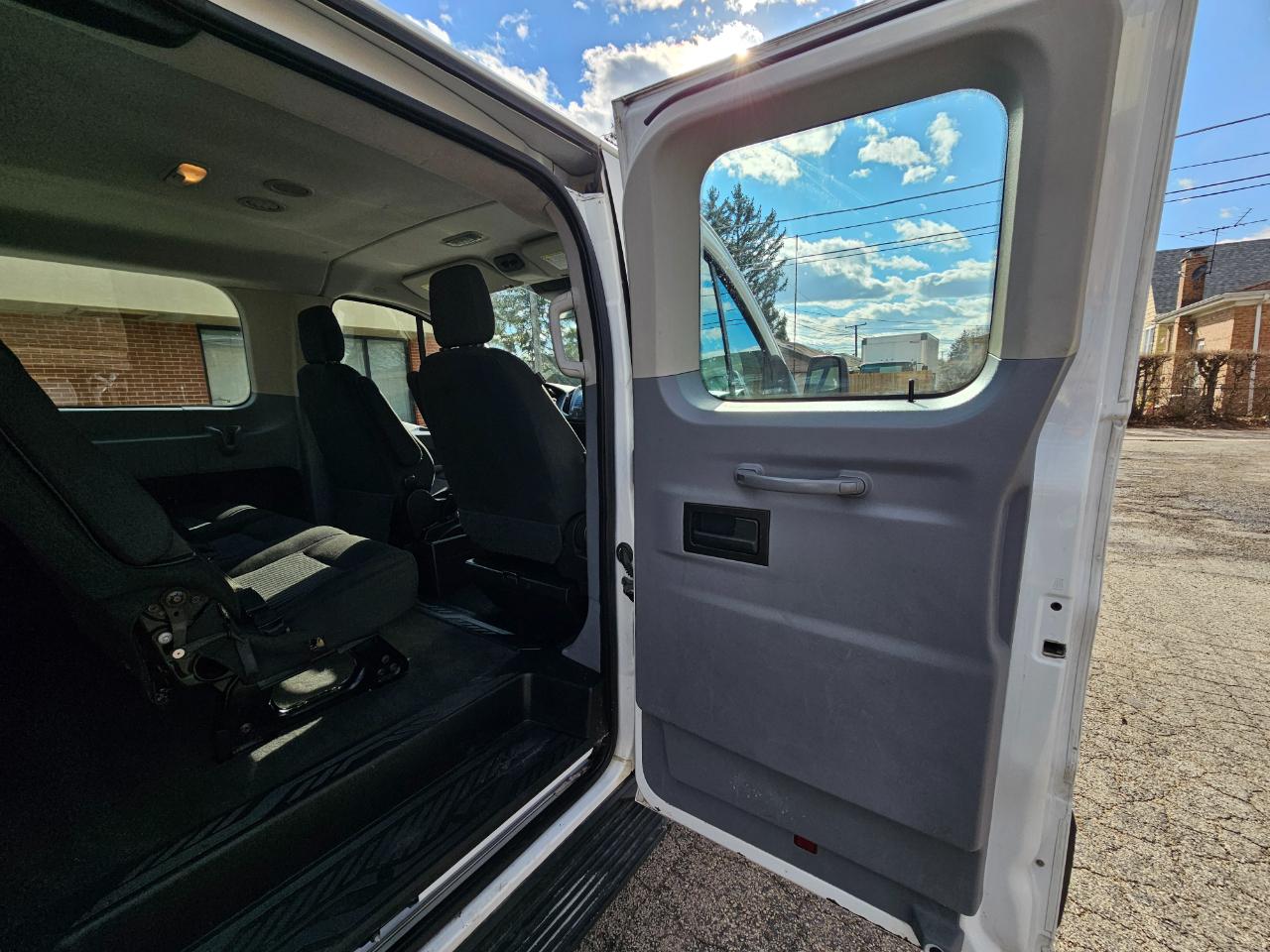 Ford Transit Wagon T-350 148" Low Roof XLT Swing-Out RH Dr 2016