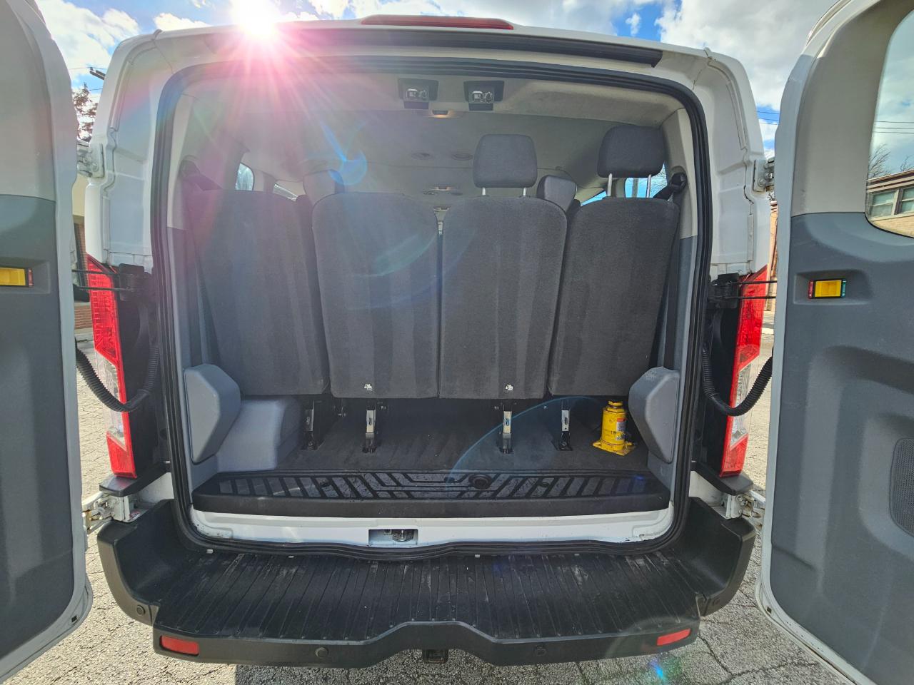 Ford Transit Wagon T-350 148" Low Roof XLT Swing-Out RH Dr 2016