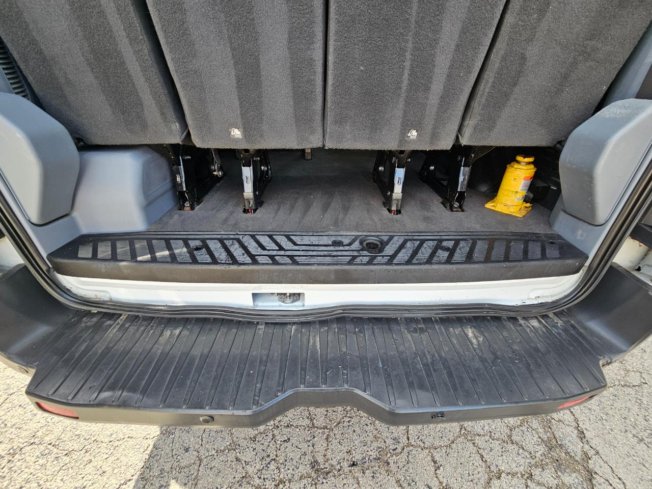 Ford Transit Wagon T-350 148" Low Roof XLT Swing-Out RH Dr 2016