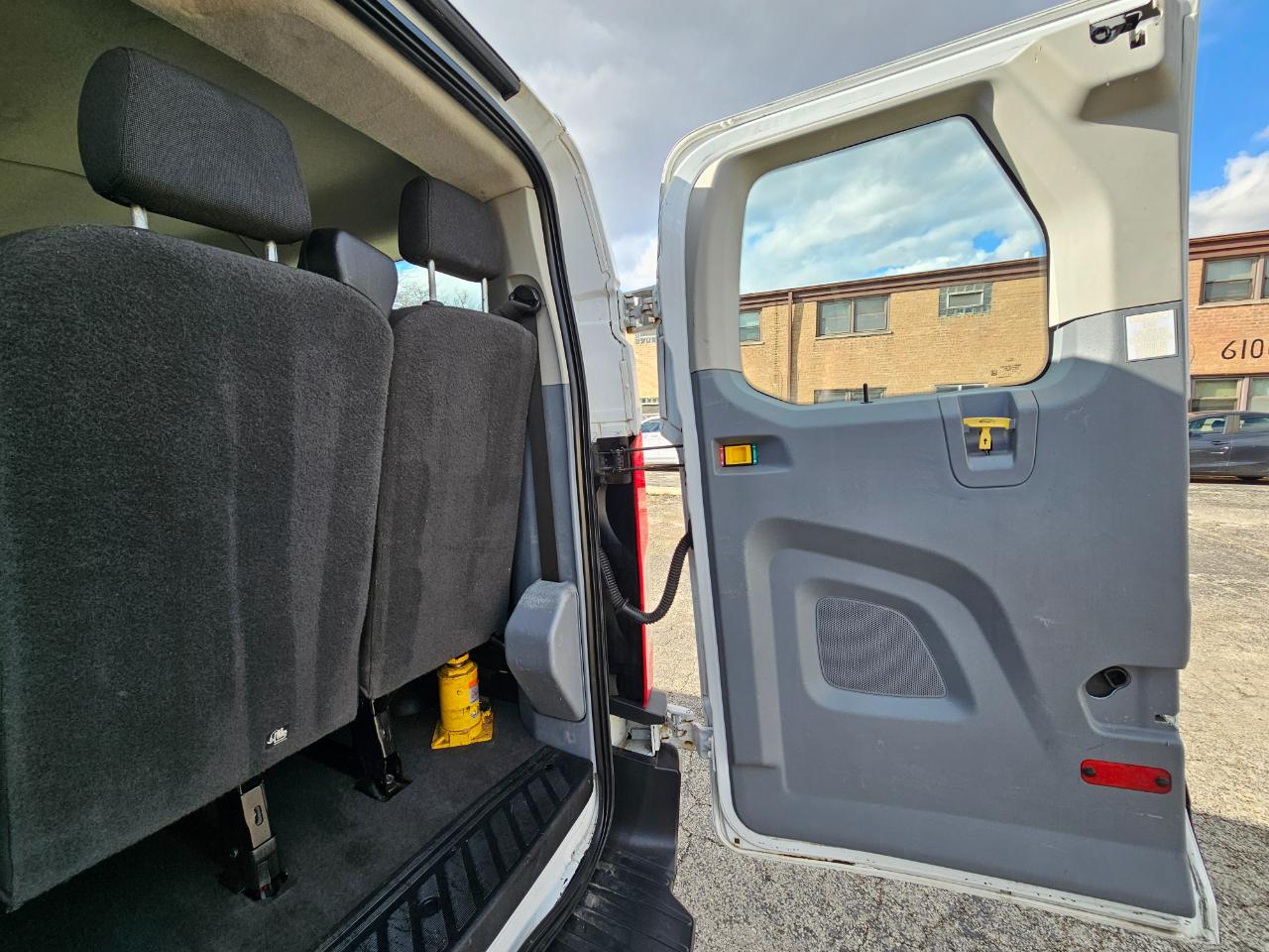 Ford Transit Wagon T-350 148" Low Roof XLT Swing-Out RH Dr 2016