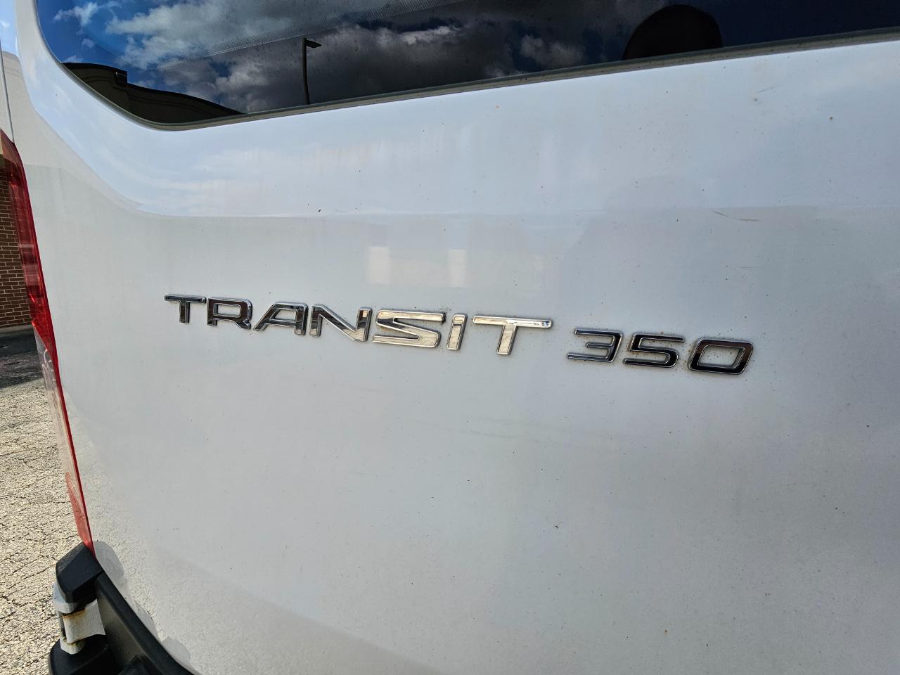 Ford Transit Wagon T-350 148" Low Roof XLT Swing-Out RH Dr 2016