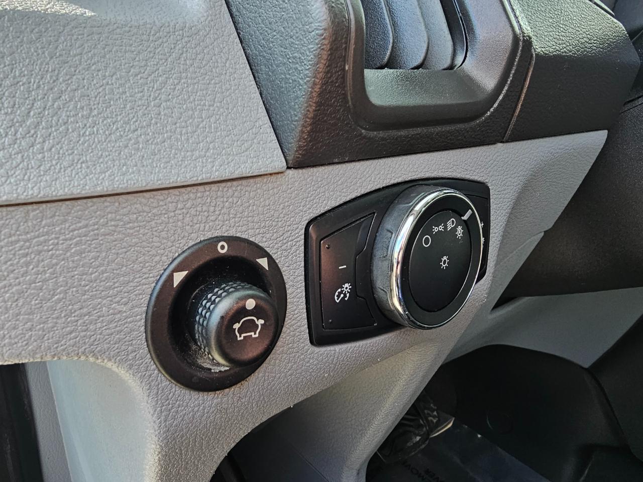 Ford Transit Wagon T-350 148" Low Roof XLT Swing-Out RH Dr 2016