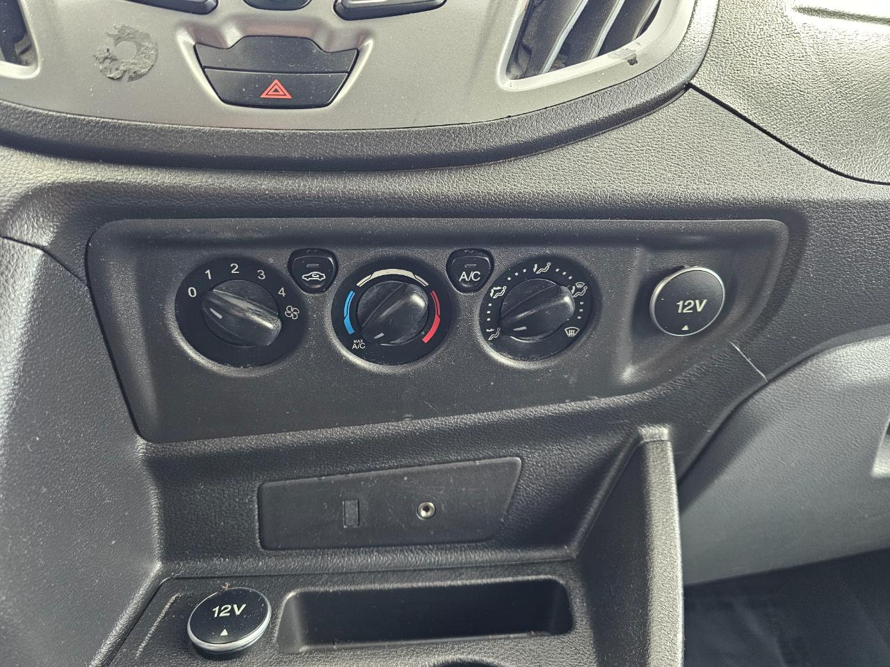 Ford Transit Wagon T-350 148" Low Roof XLT Swing-Out RH Dr 2016