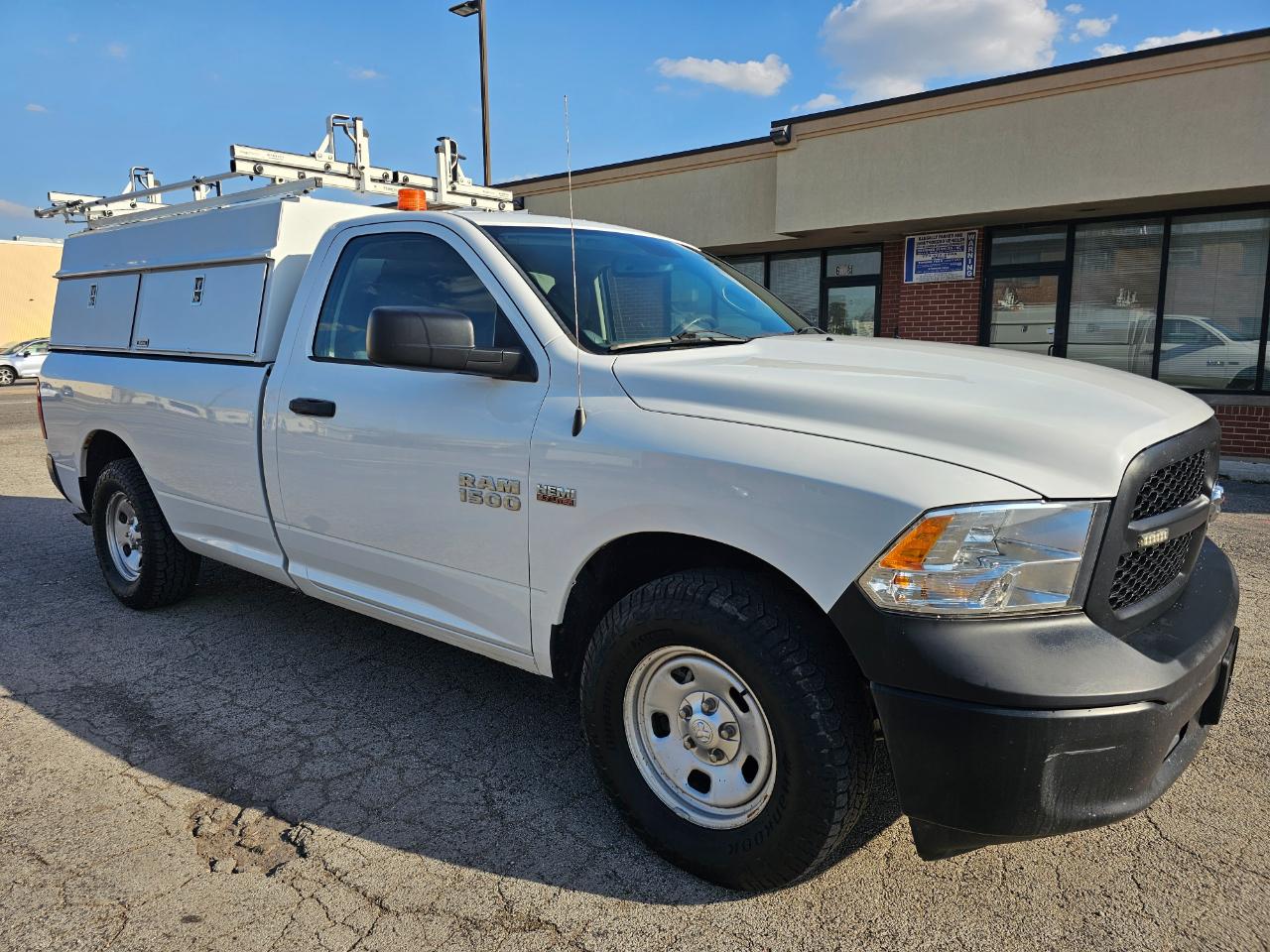 2017 RAM 1500 Tradesman 4x4 Regular Cab 8' Box