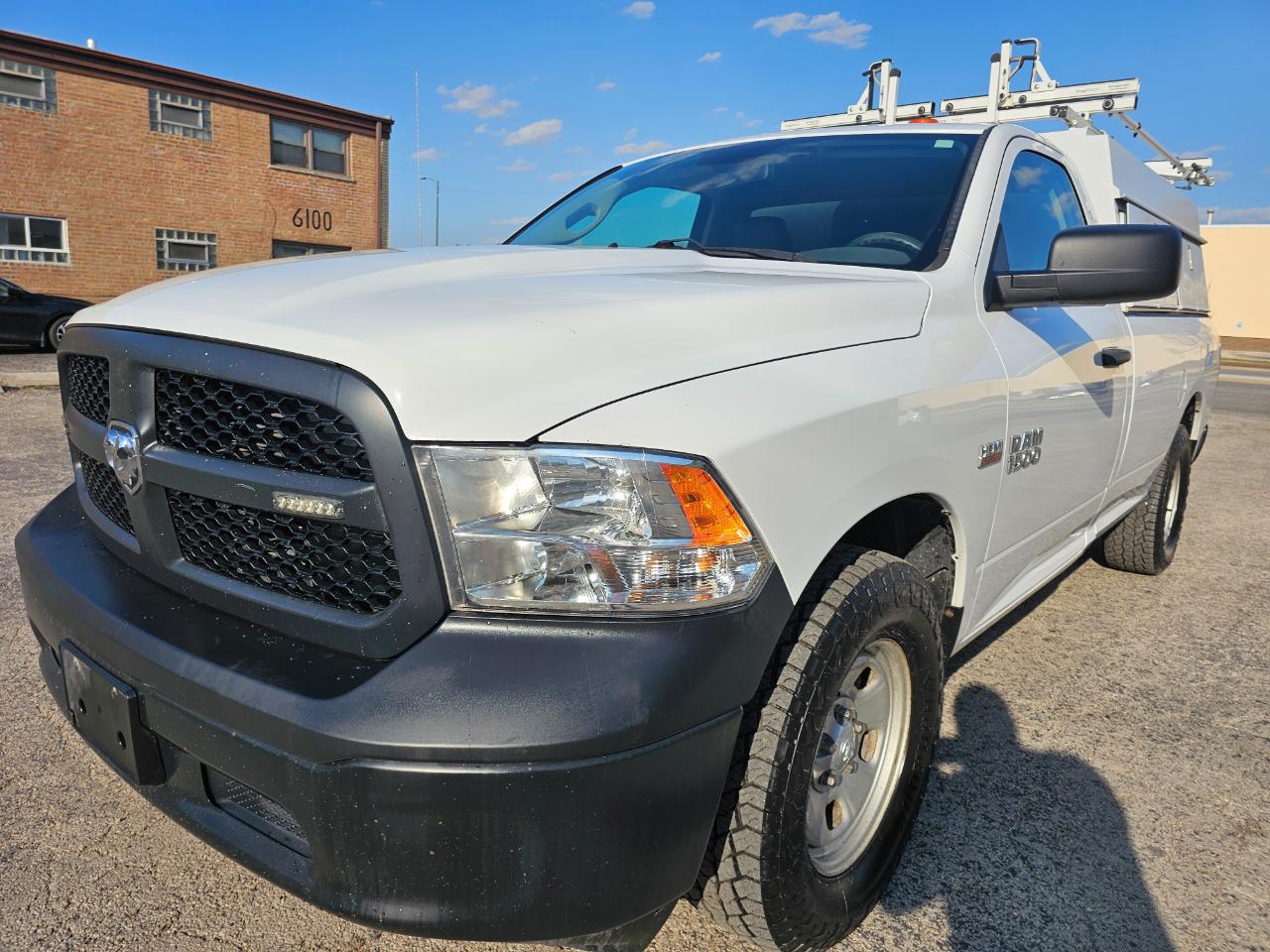 RAM 1500 Tradesman 4x4 Regular Cab 8' Box 2017