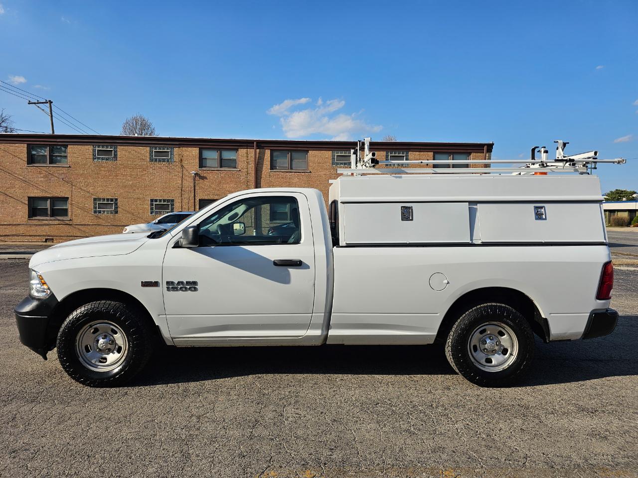 RAM 1500 Tradesman 4x4 Regular Cab 8' Box 2017