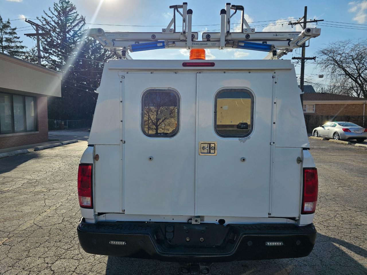 RAM 1500 Tradesman 4x4 Regular Cab 8' Box 2017