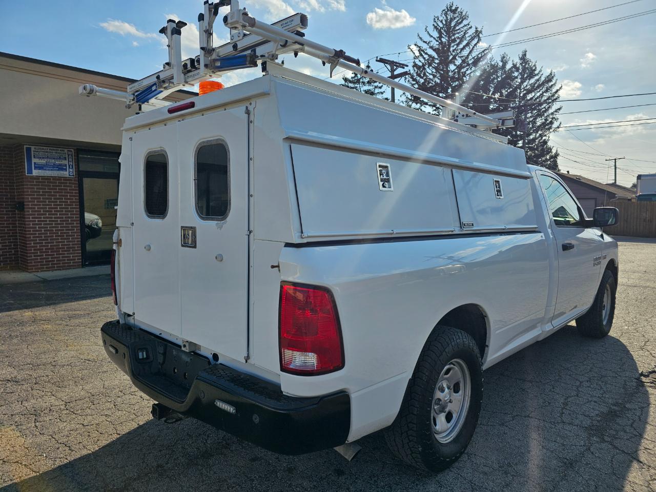 RAM 1500 Tradesman 4x4 Regular Cab 8' Box 2017