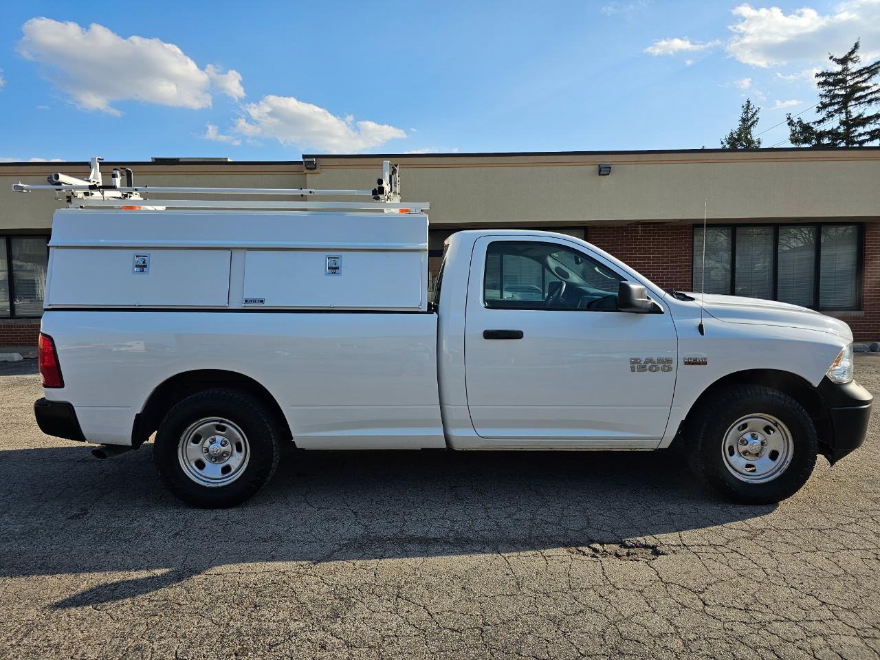 RAM 1500 Tradesman 4x4 Regular Cab 8' Box 2017