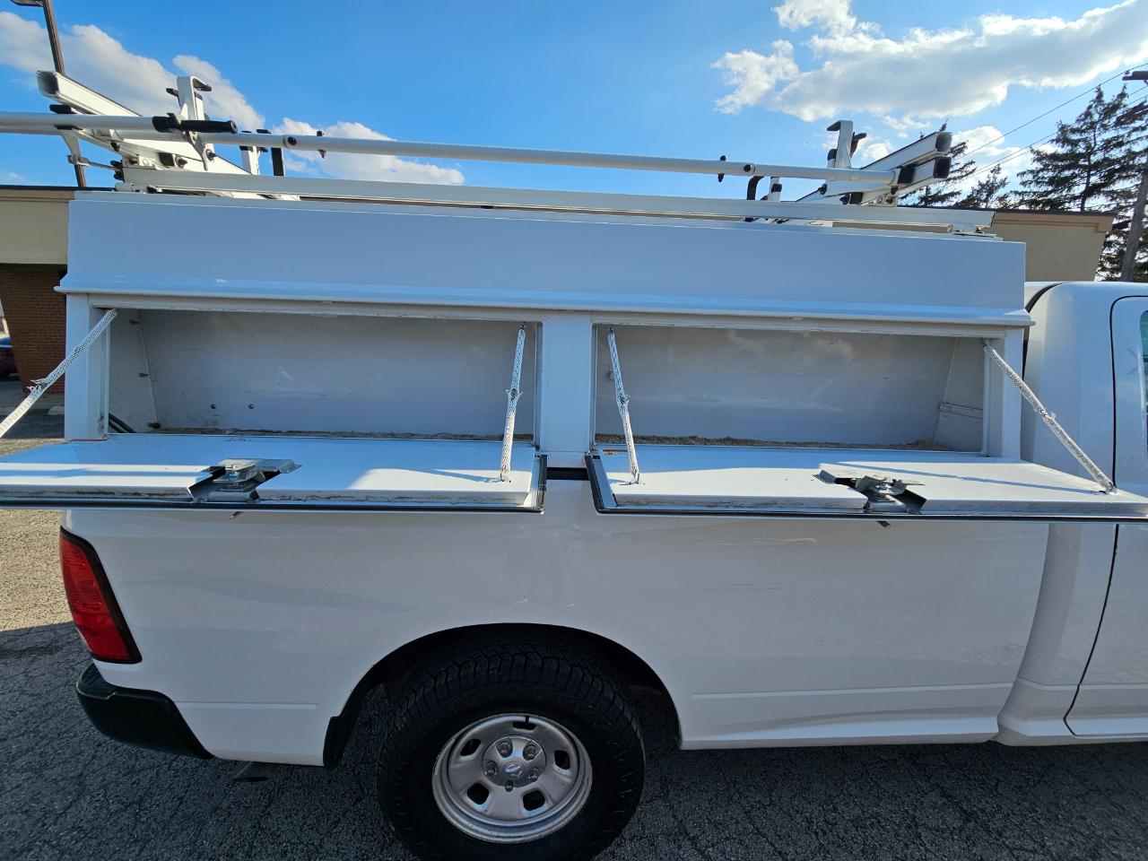 RAM 1500 Tradesman 4x4 Regular Cab 8' Box 2017