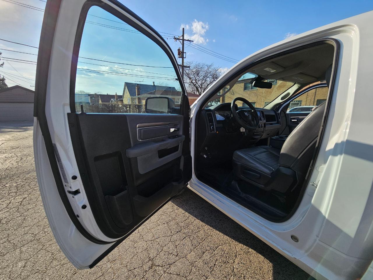 RAM 1500 Tradesman 4x4 Regular Cab 8' Box 2017