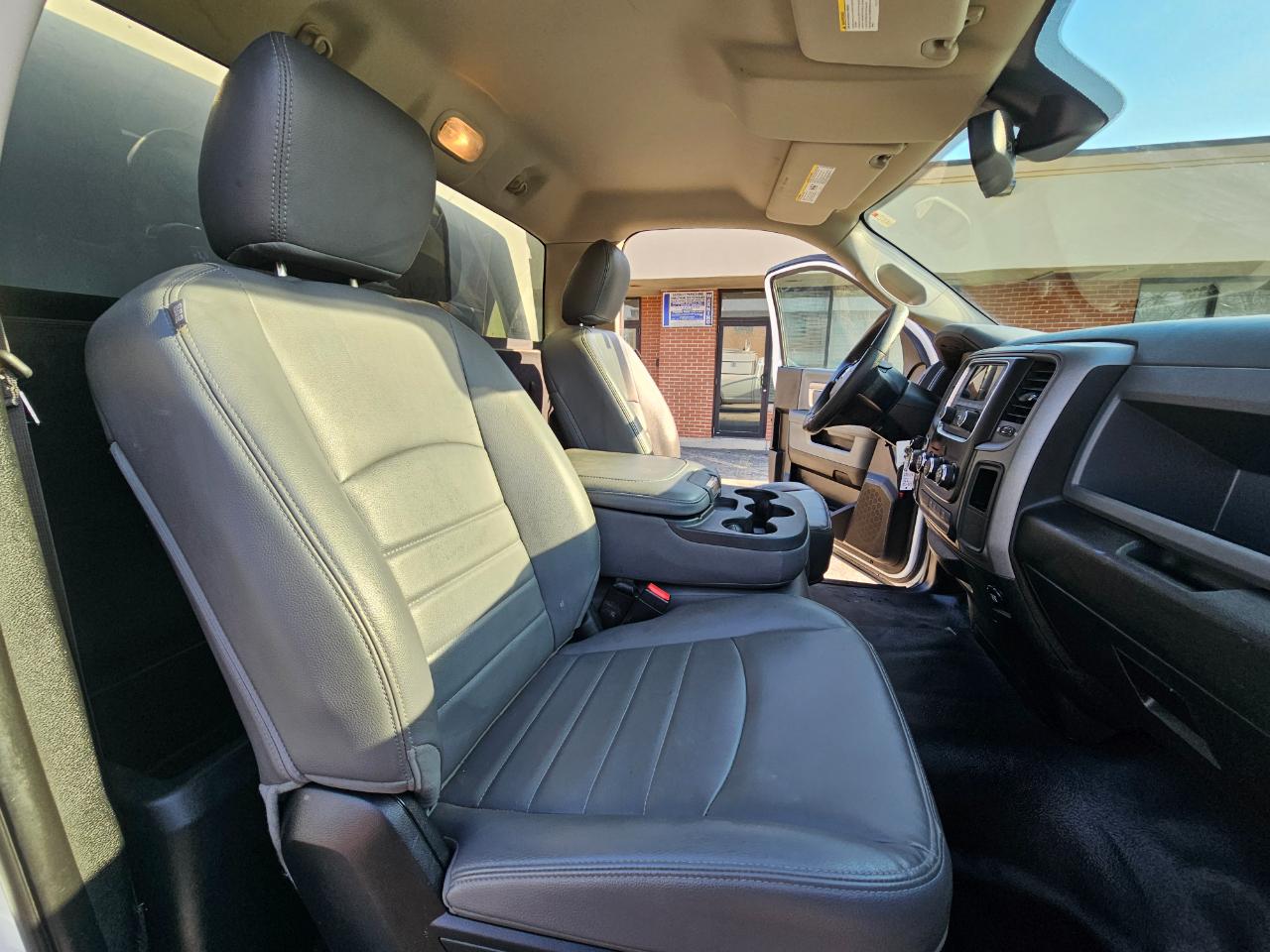 RAM 1500 Tradesman 4x4 Regular Cab 8' Box 2017