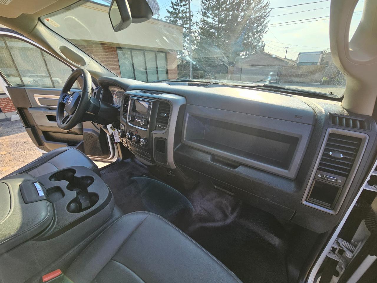 RAM 1500 Tradesman 4x4 Regular Cab 8' Box 2017