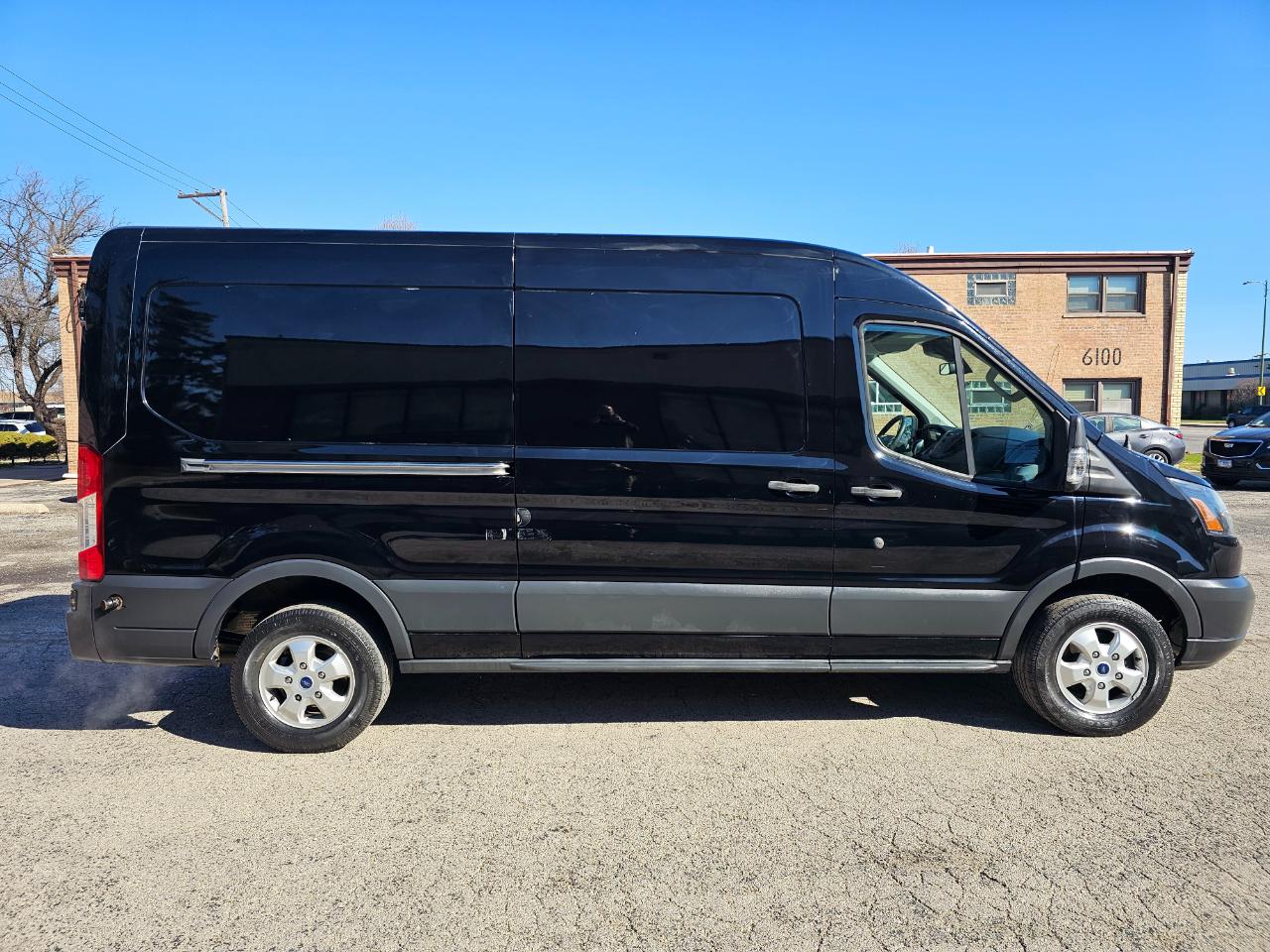 Ford Transit Van T-250 148" Med Rf 9000 GVWR Sliding RH Dr 2017