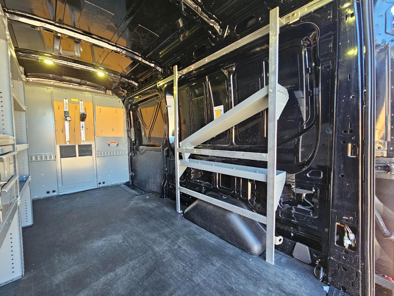 Ford Transit Van T-250 148" Med Rf 9000 GVWR Sliding RH Dr 2017