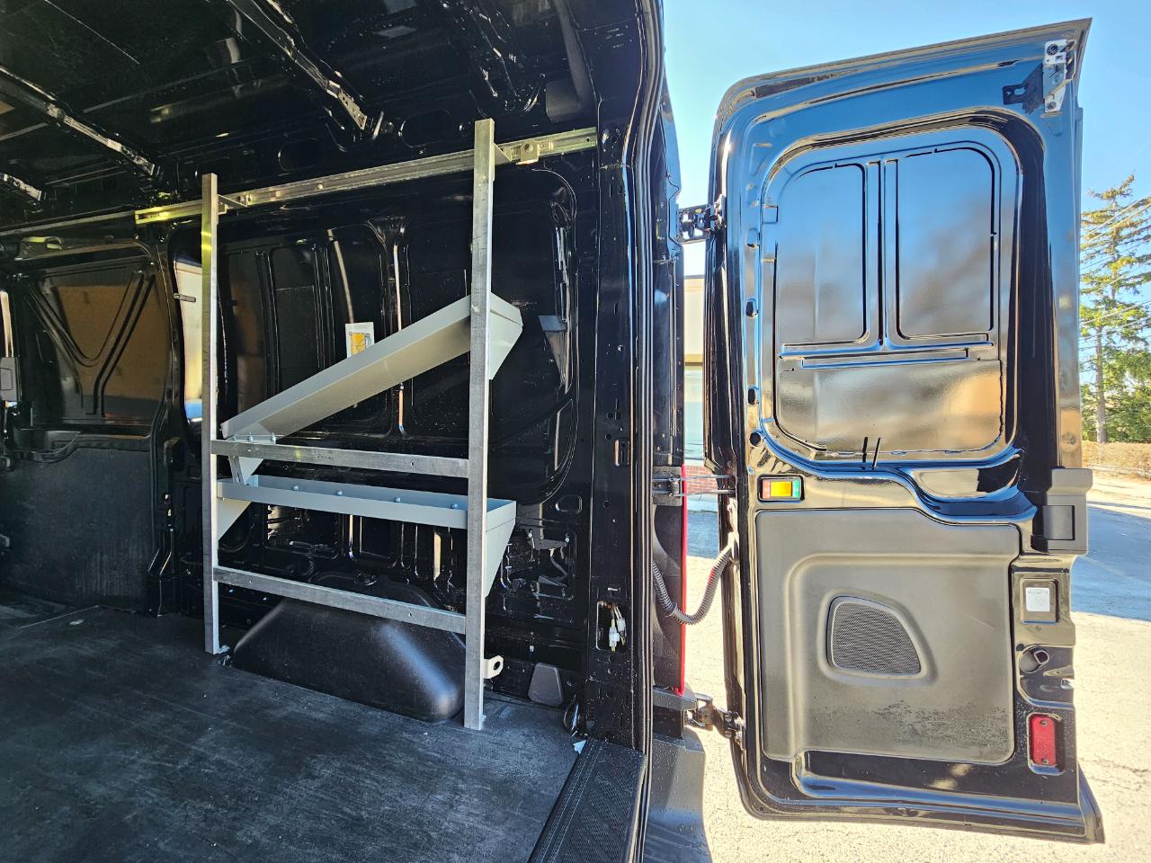 Ford Transit Van T-250 148" Med Rf 9000 GVWR Sliding RH Dr 2017