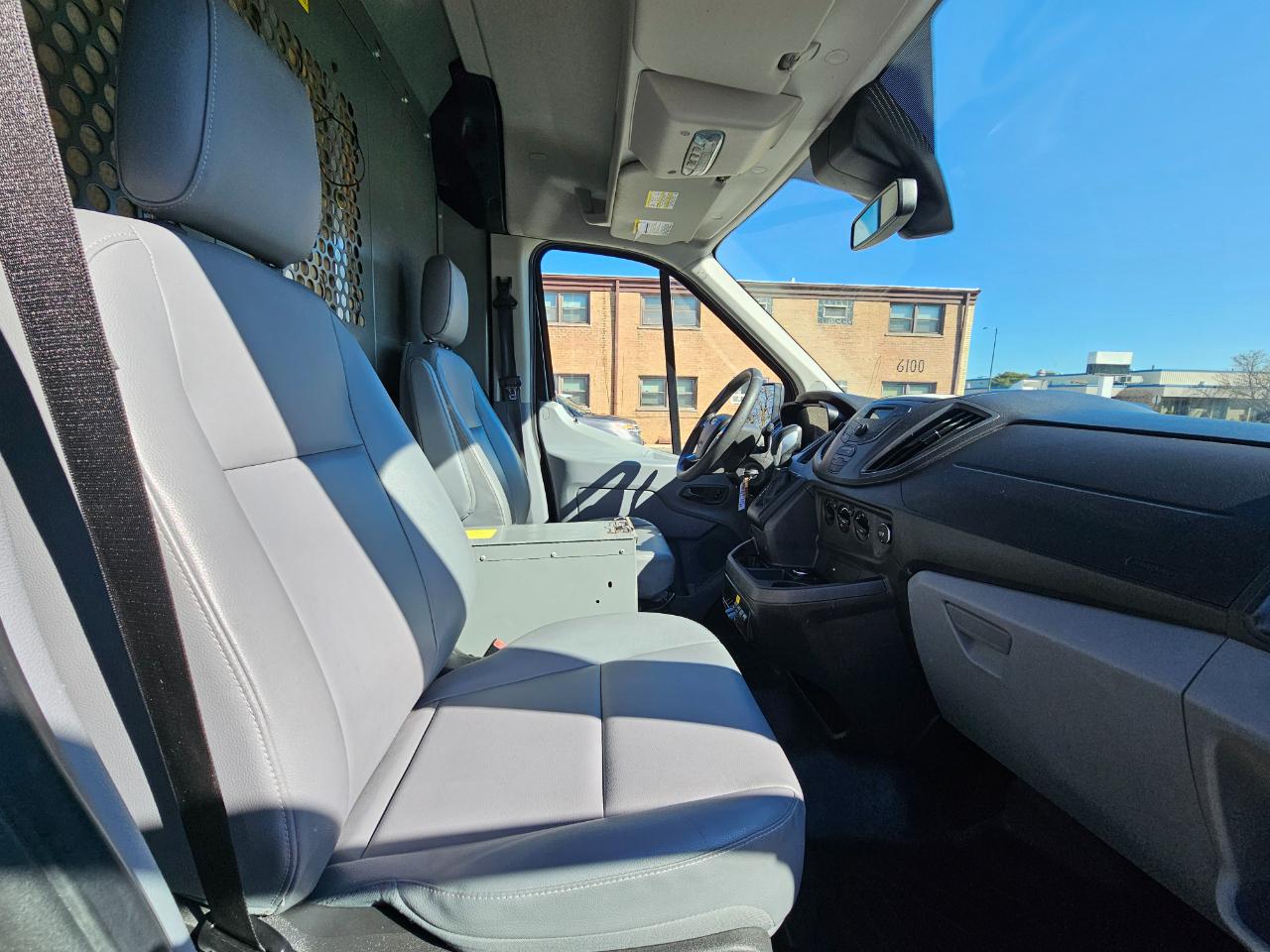 Ford Transit Van T-250 148" Med Rf 9000 GVWR Sliding RH Dr 2017