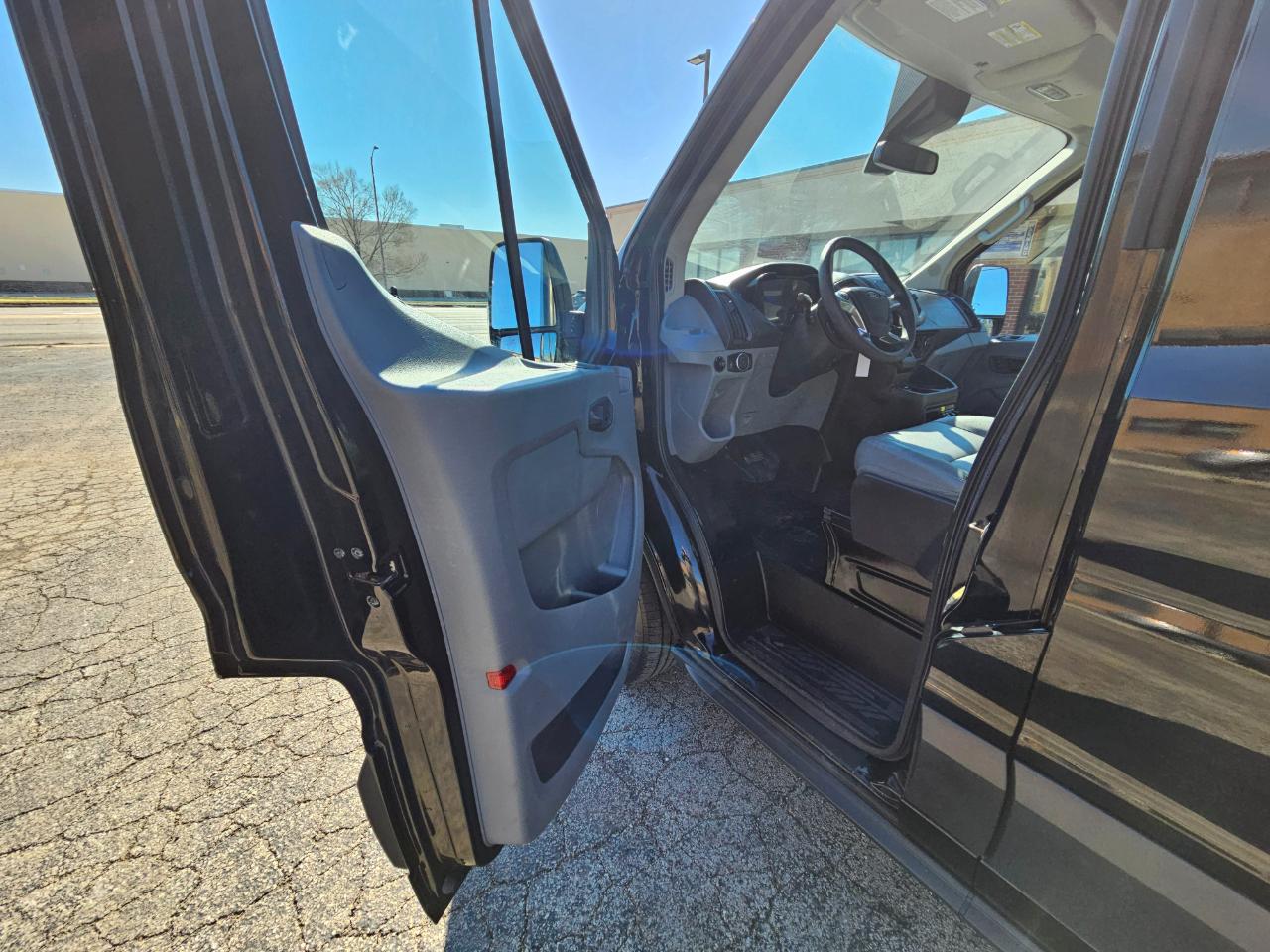 Ford Transit Van T-250 148" Med Rf 9000 GVWR Sliding RH Dr 2017