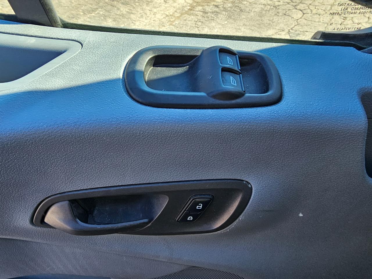 Ford Transit Van T-250 148" Med Rf 9000 GVWR Sliding RH Dr 2017