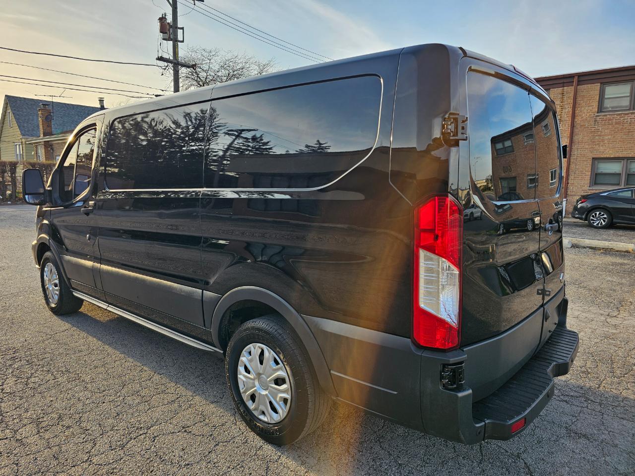 Ford Transit Van T-150 130" Low Rf 8600 GVWR Sliding RH Dr 2018