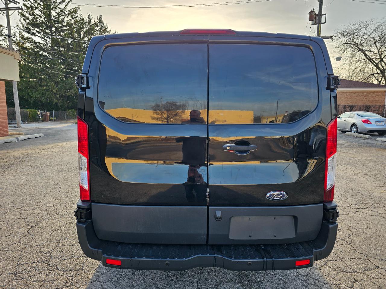 Ford Transit Van T-150 130" Low Rf 8600 GVWR Sliding RH Dr 2018