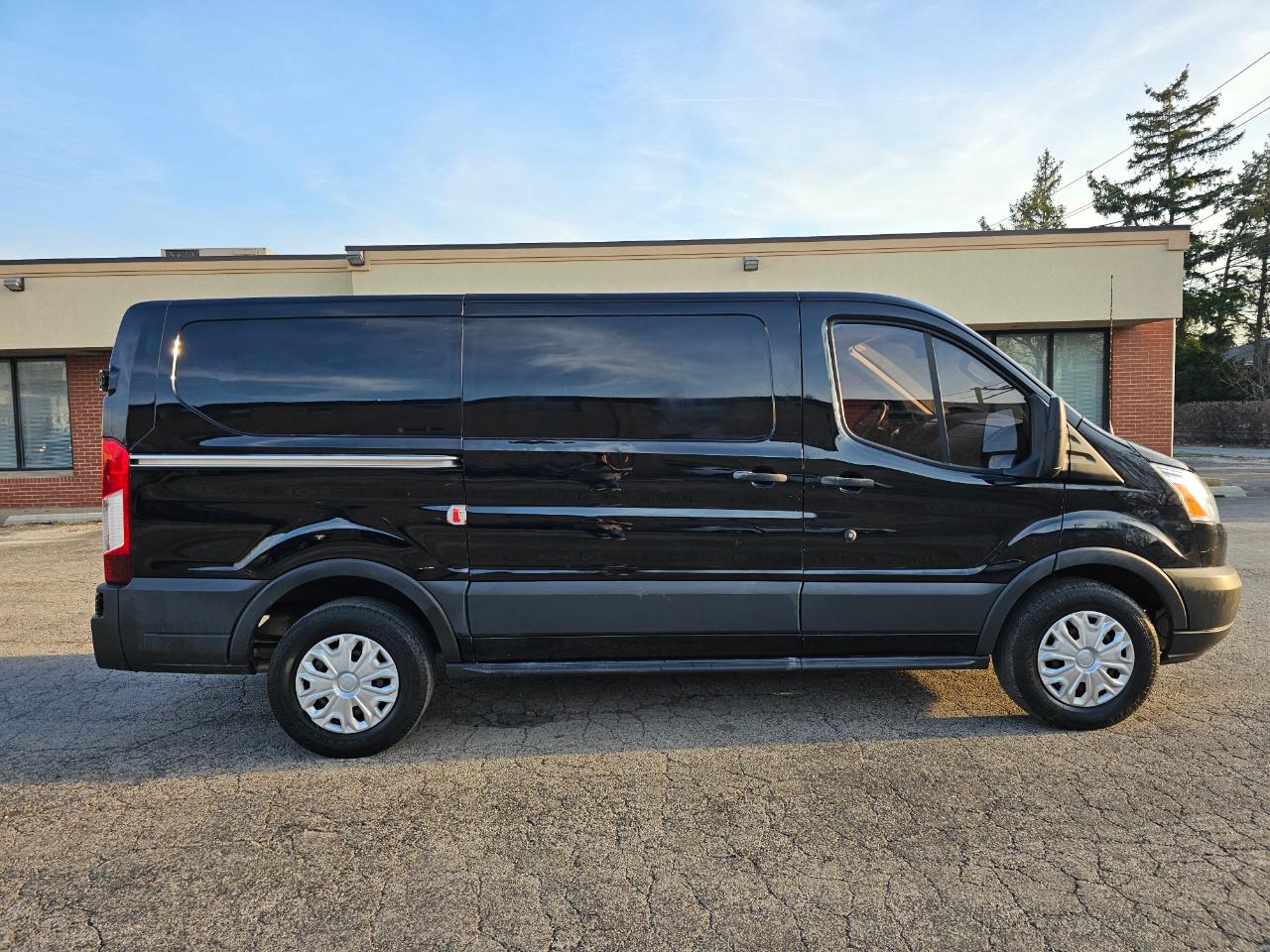 Ford Transit Van T-150 130" Low Rf 8600 GVWR Sliding RH Dr 2018