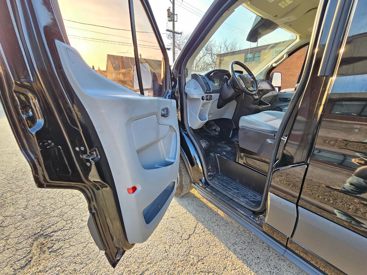 Ford Transit Van T-150 130" Low Rf 8600 GVWR Sliding RH Dr 2018