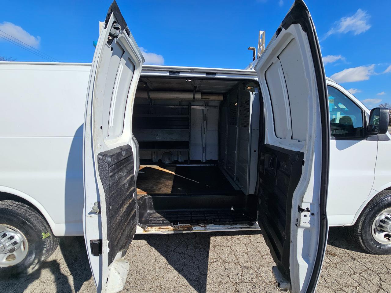 Chevrolet Express Cargo Van RWD 2500 155" 2017