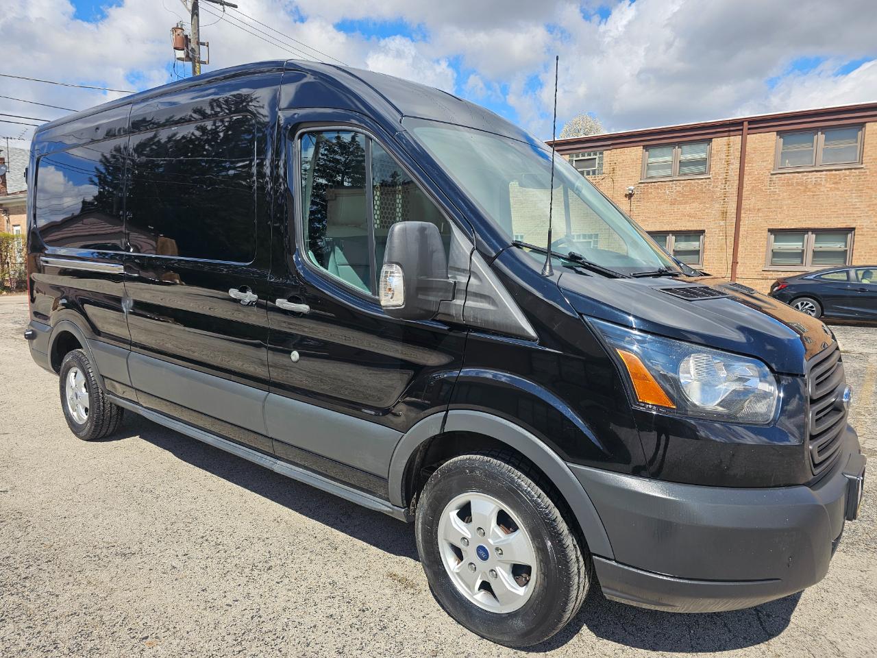 Ford Transit Van T-250 148" Med Rf 9000 GVWR Sliding RH Dr 2017