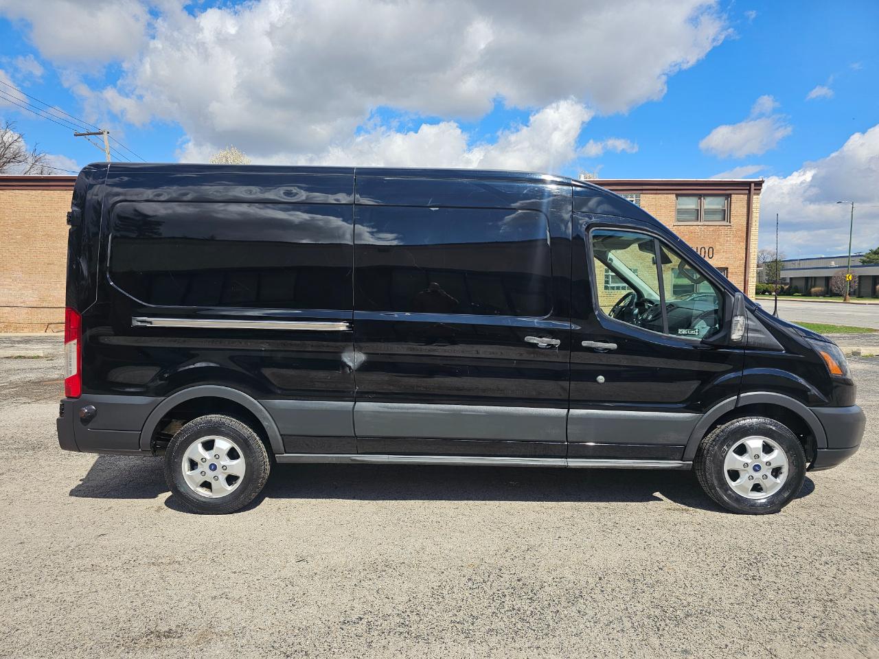 Ford Transit Van T-250 148" Med Rf 9000 GVWR Sliding RH Dr 2017