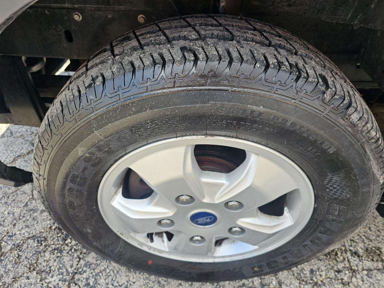 Ford Transit Van T-250 148" Med Rf 9000 GVWR Sliding RH Dr 2017