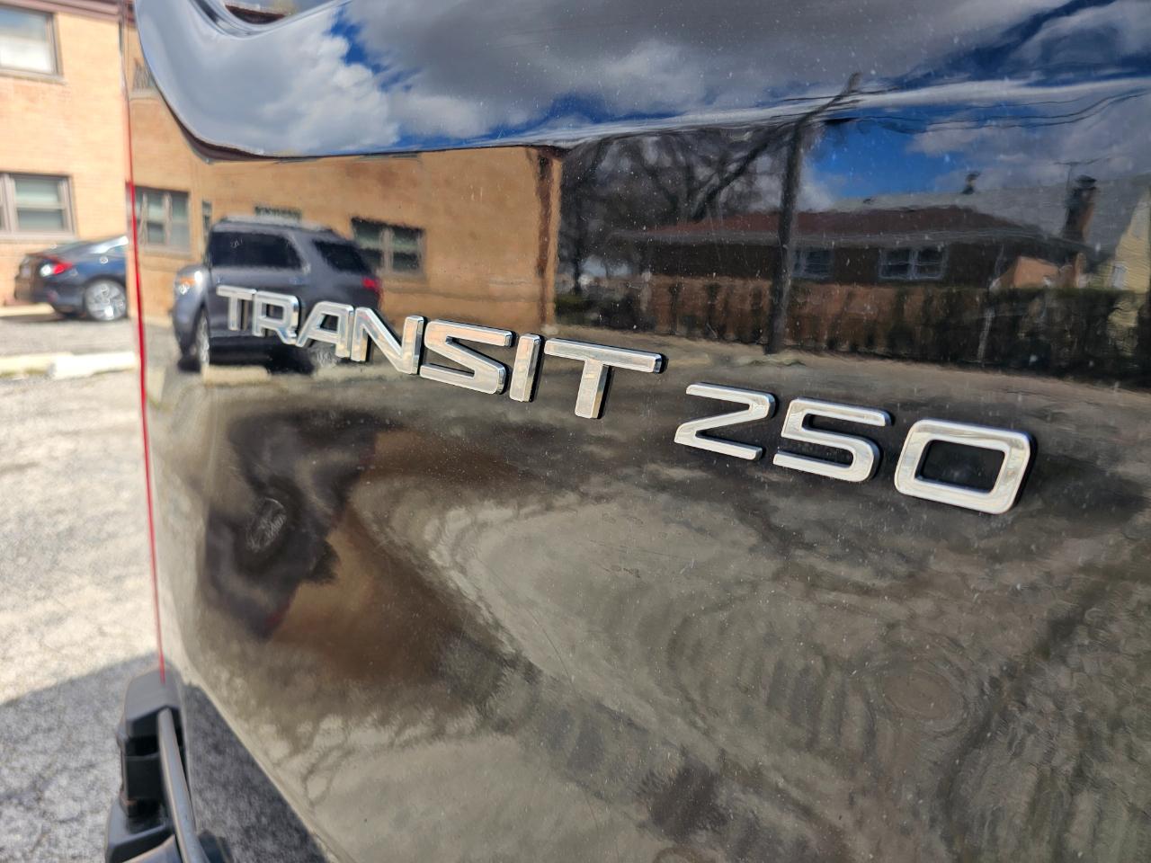 Ford Transit Van T-250 148" Med Rf 9000 GVWR Sliding RH Dr 2017