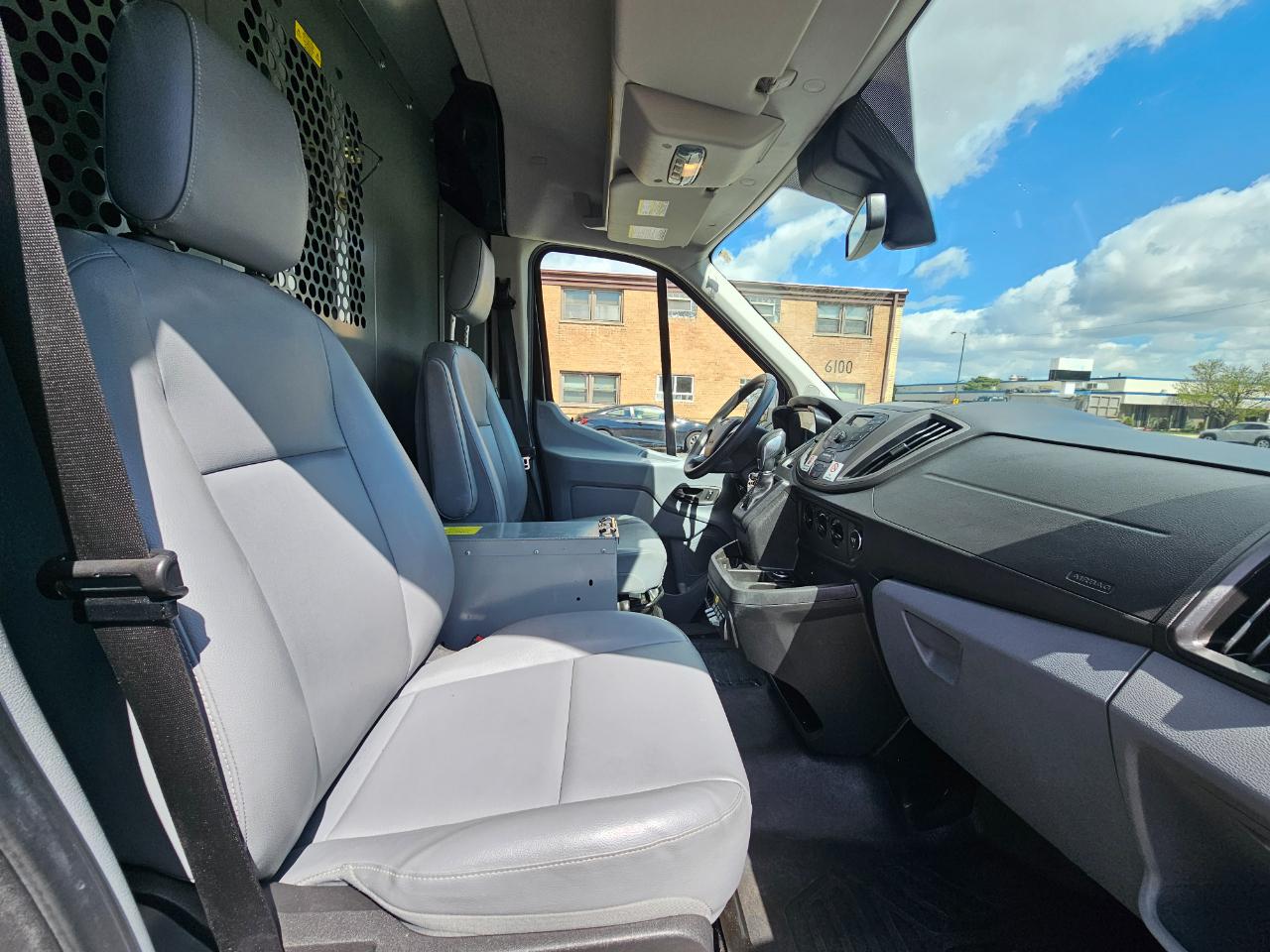 Ford Transit Van T-250 148" Med Rf 9000 GVWR Sliding RH Dr 2017