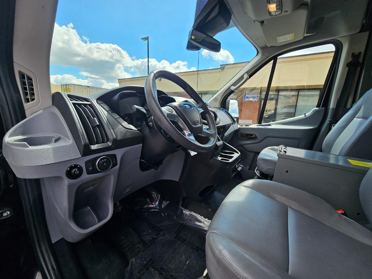 Ford Transit Van T-250 148" Med Rf 9000 GVWR Sliding RH Dr 2017