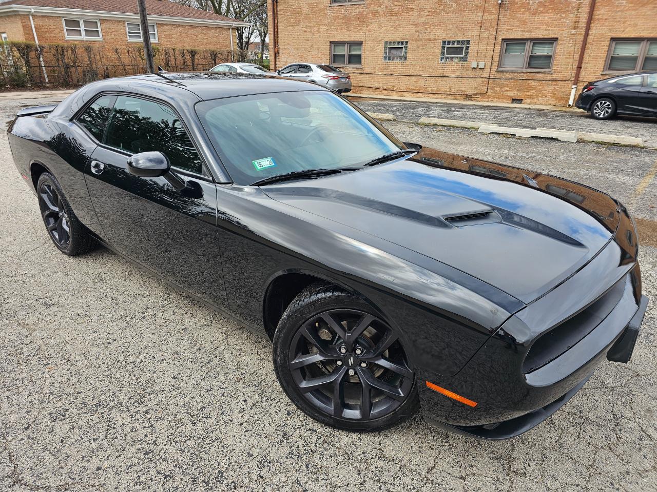 Dodge Challenger SXT RWD 2021