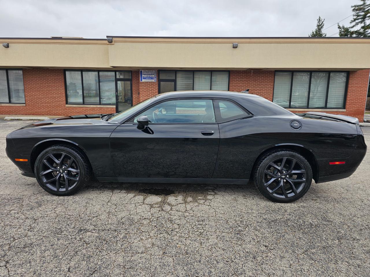 Dodge Challenger SXT RWD 2021
