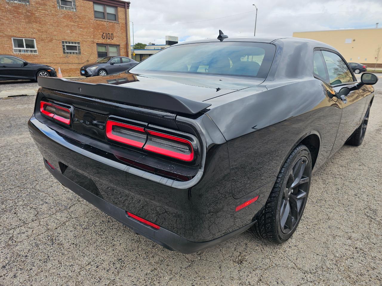 Dodge Challenger SXT RWD 2021