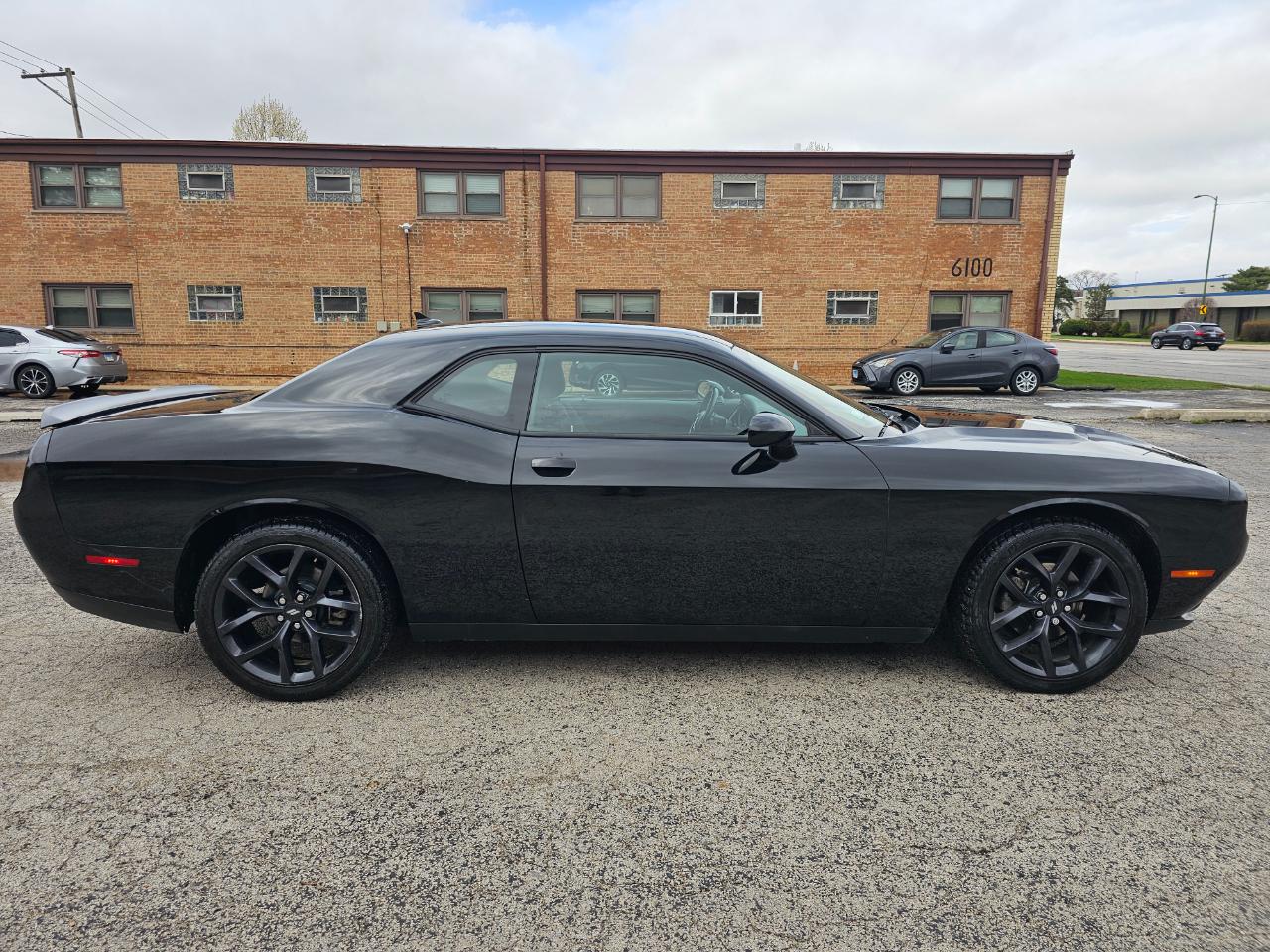 Dodge Challenger SXT RWD 2021