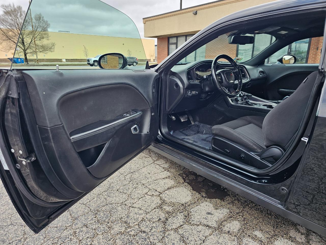 Dodge Challenger SXT RWD 2021